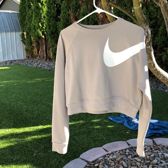 Nike Tops - Nike Dri-Fit crop sweatshirt